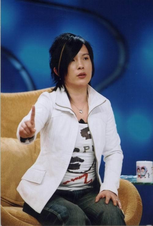 男女通吃,一张满脸胡茬的照片,彻底撕下了潘美辰的遮羞布