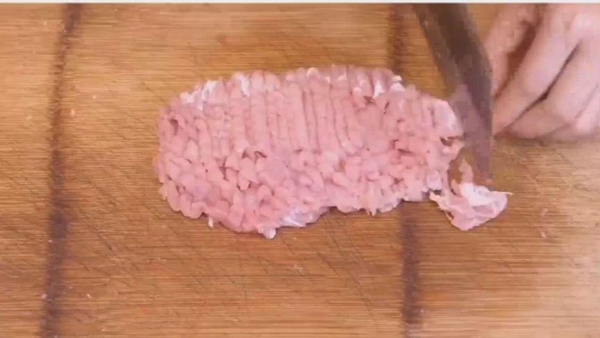 肉馅不用慢慢剁,教你一个小技巧,1分钟全剁好,比机器绞得还好