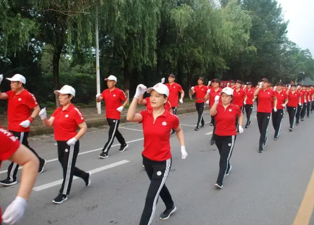 28岁上海男子每晚坚持夜跑5公里来降血脂，一年后他得到了什么？