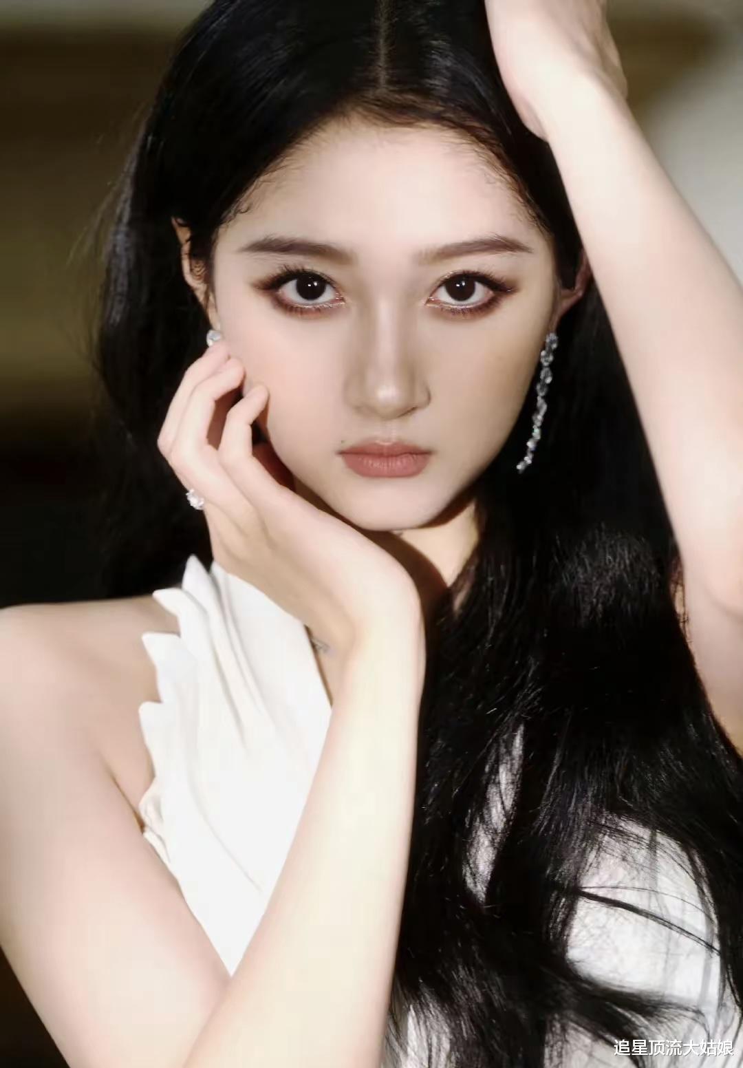 内娱最具商业价值明星TOP10：肖战第2、杨紫仅排第8、第一名实至名归