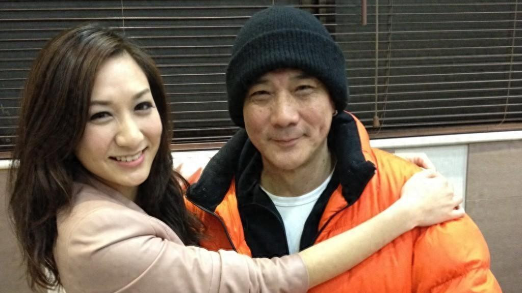 香港武打巨星徐少强去世！妻子操办后事再猝死，女儿接班操办