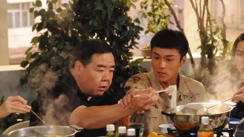 黄浩然带两个儿子和郑则仕相聚 两人曾在戏中演父子而关系变好