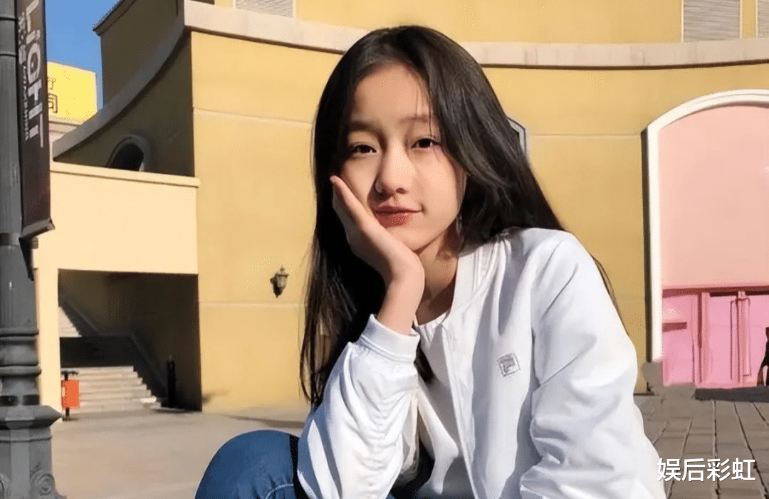 赵薇“女儿”因长得太好看,被全网禁止整容,如今16岁美到认不出!