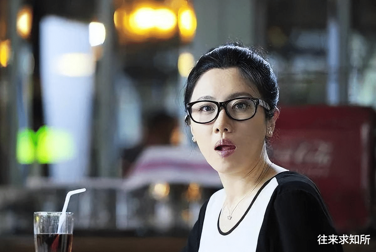 北京美女王博谷：嫁小7岁演员巴图，婚后生两子，风光背后是辛酸