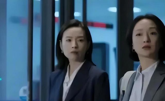 44岁董洁和49岁周迅同框,天然脸与医美脸区别,一目了然