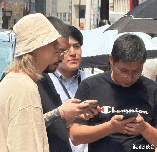 鹿晗造型大变样,网友:现在像尹正了?