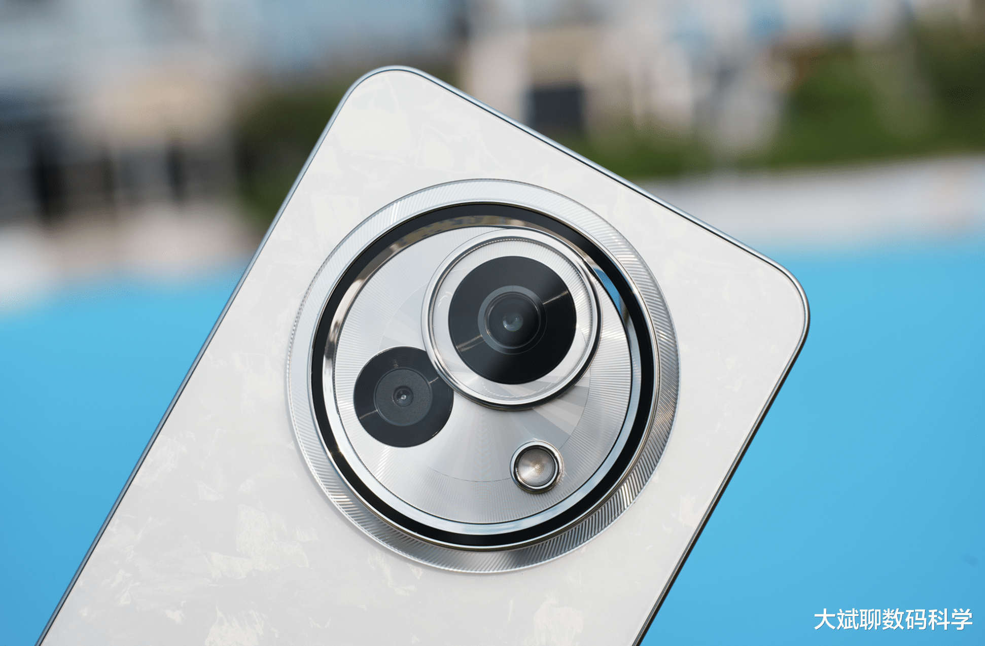 预算1500元,这4款手机送长辈最合适,续航持久、屏幕护眼