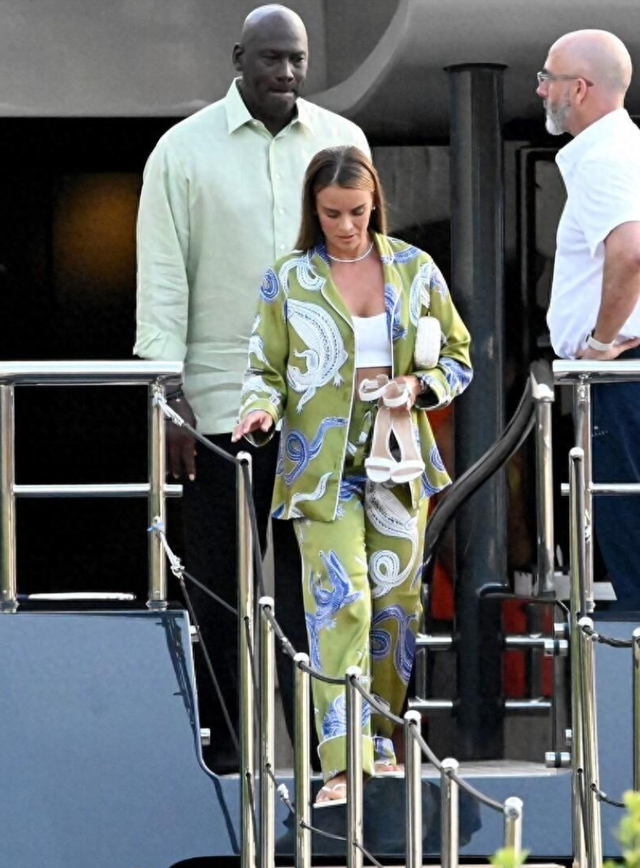 乔丹娇妻:比他小16岁一见钟情,身材火爆不输瓦妮莎,生了双胞胎