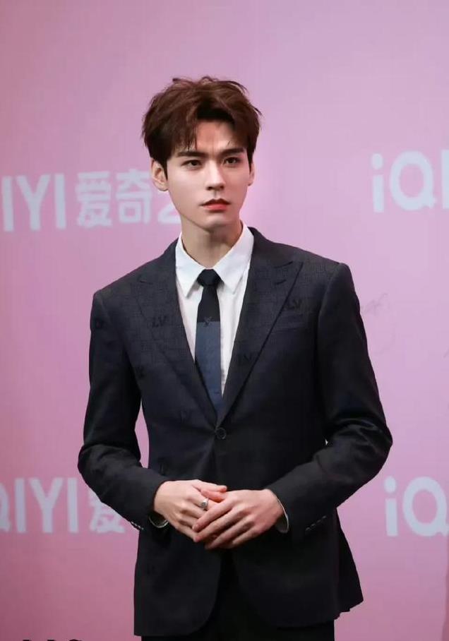 12月7日一夜,美男洗牌,杨洋登顶,黄景瑜10成毅9王一博3肖战第2