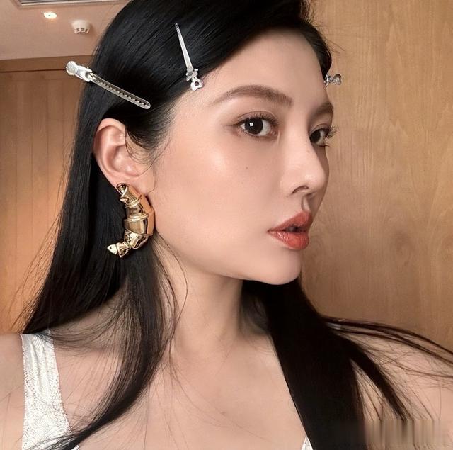 徐冬冬为什么要参加这种节目啊,胸部看起来像被杨迪摸到了