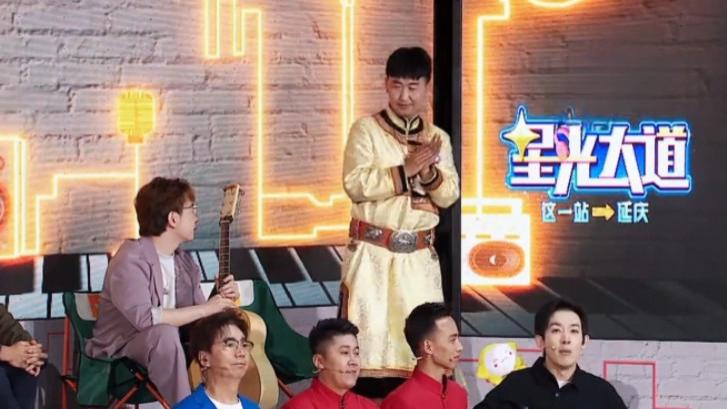 央视《星光大道》：最大的问题不是范明主持用力过猛，而是抢戏的太多