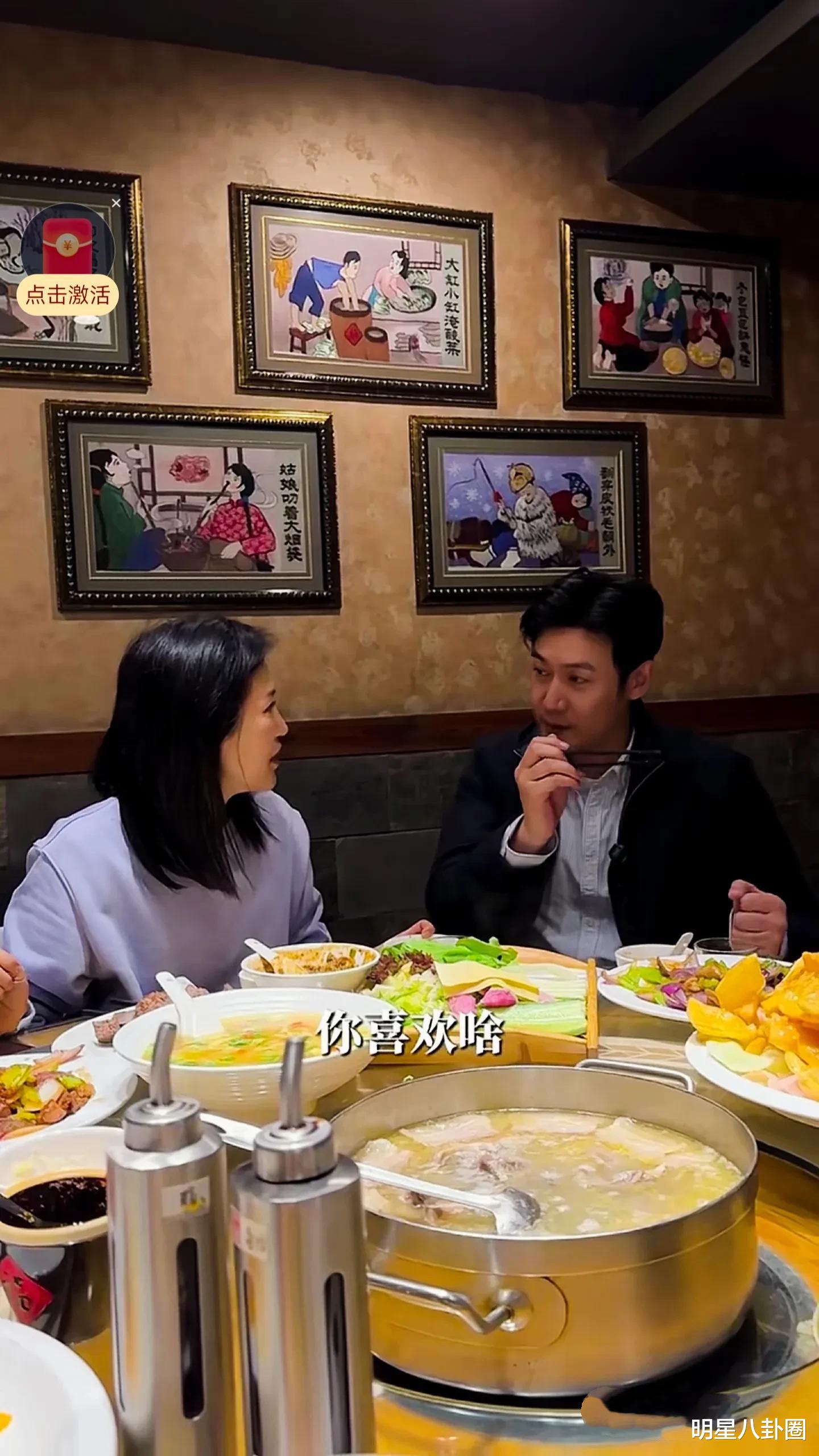 陆毅一家回哈尔滨吃杀猪菜，两女儿冻得抱团取暖，孩子奶奶也来了