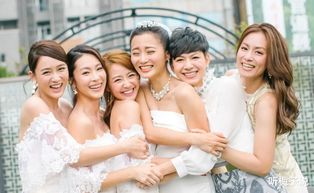 陈乔恩45岁终于完成人生大事!伴娘七朵花成员,谢娜包上万元礼金