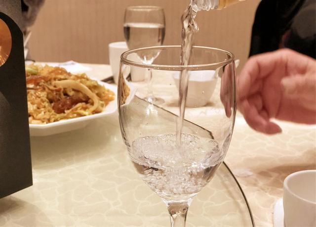 医生：喝完酒有3个表现的人，肝已严重损伤，再不戒酒就危险了