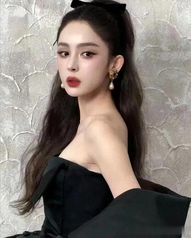 甜美的外表，藏着让人惊叹的火辣身材