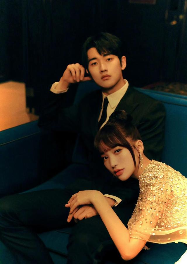 炸裂!41岁金莎与小17岁男友车内热吻,画面流出,内容火辣引猜想