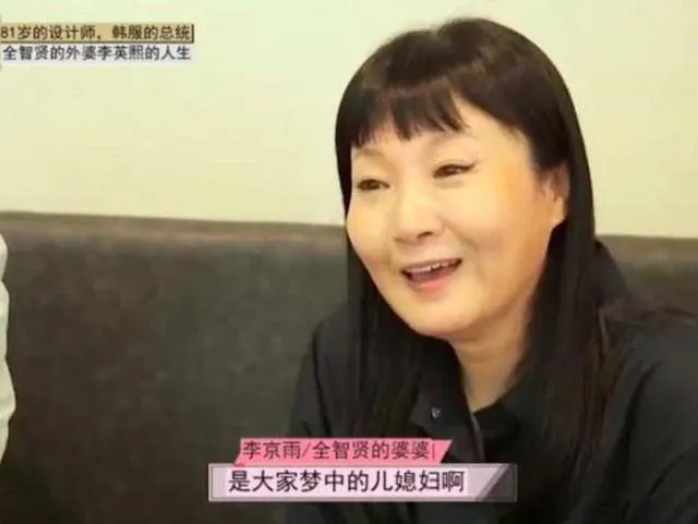 全智贤一家四口罕见同框,185cm丈夫帅过男明星!网友:好配啊!