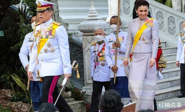 苏提达过46岁生日,一袭紫色连衣裙笑靥如花,泰王为她遣散后宫