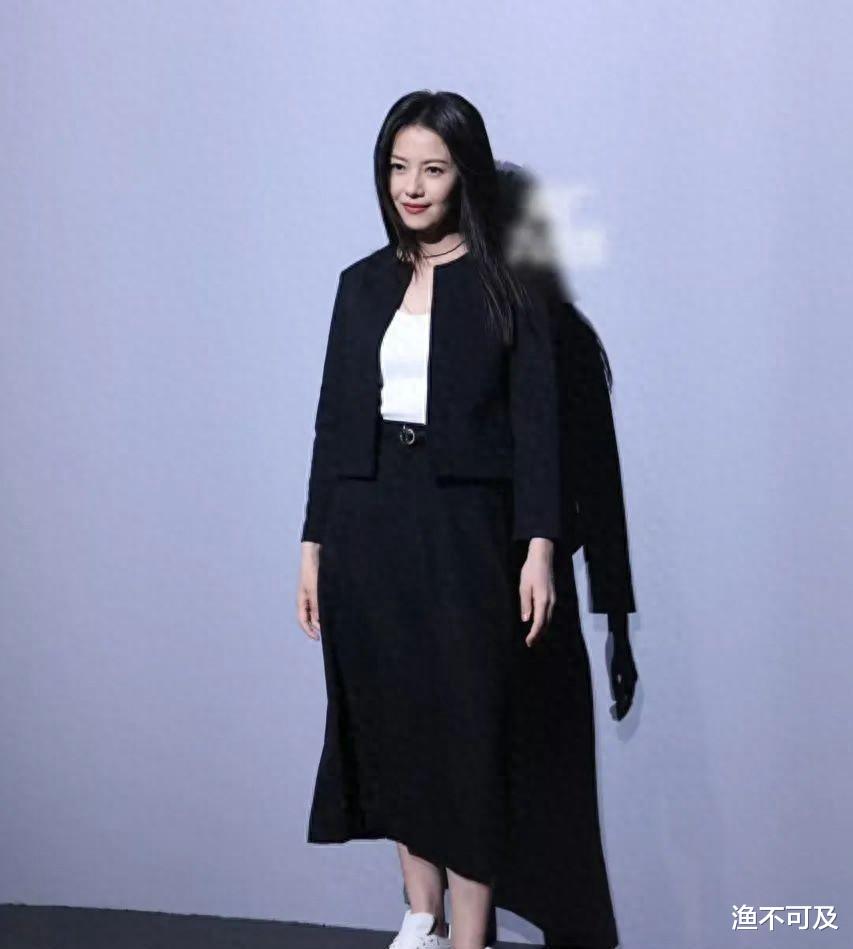 44岁高圆圆参加活动，看了她的近照，才明白自然脸科技脸的区别