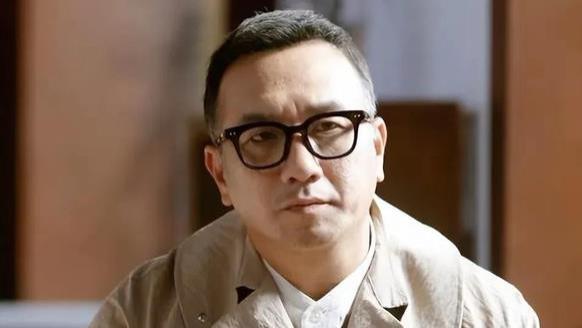 长得儒雅帅气，演了112部戏没红，50岁搭档热依扎，终于红了