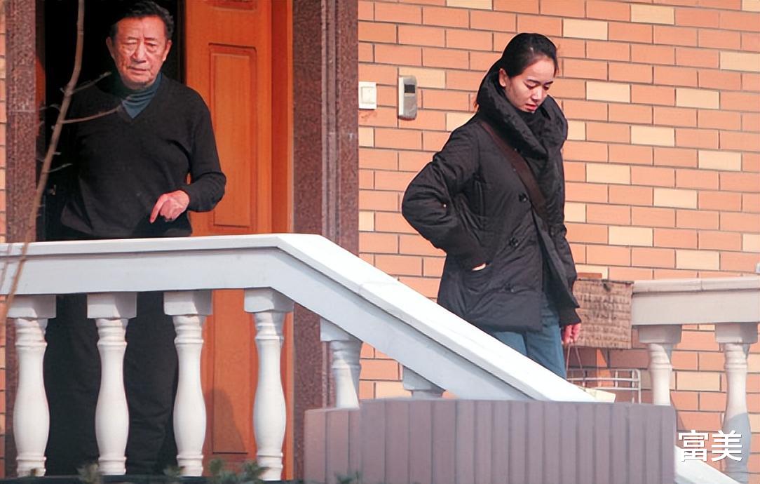 那鸟不知他是一只鸡,那马不知道他是一头驴,用在左小青很恰当