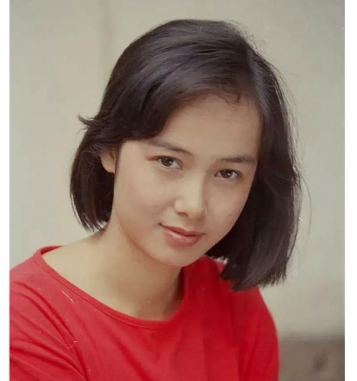 一身赘肉，满脸褶子，却要演双马尾的少女，网友：真不害臊吗？