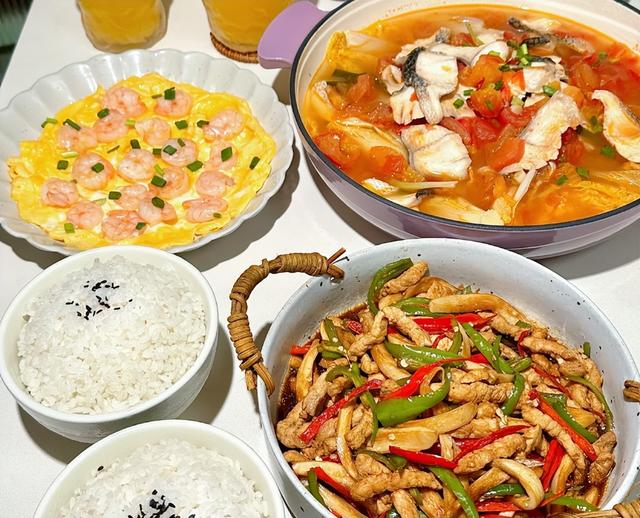 北京丁克晒二人食晚餐走红朋友圈,一年攒60万,网友:活得通透!