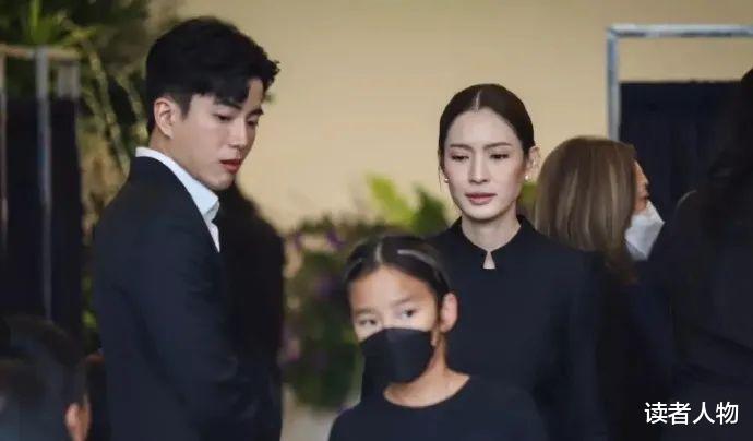 离开豪门后,她被小16岁影帝男友宠上天