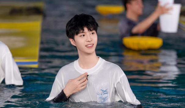 范丞丞加入《奔跑吧》新季，令人捧腹大笑