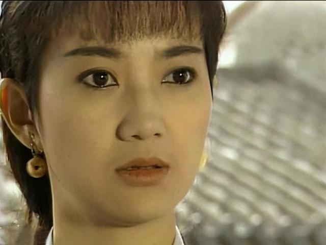 原来她早已离世,29岁与男友坠机而亡,双双殒命于大海之中