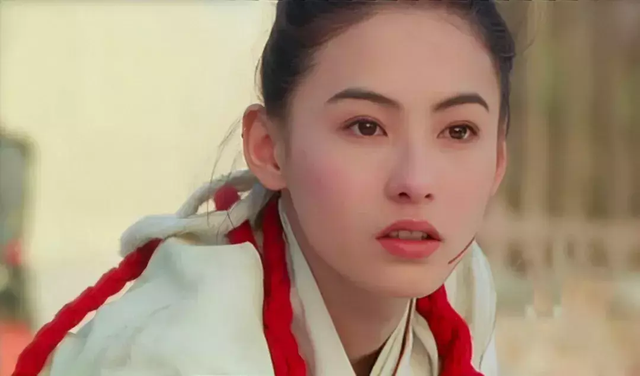 张柏芝真实长相路人视角,世界安静了,网友惊呼:女神还是那么美