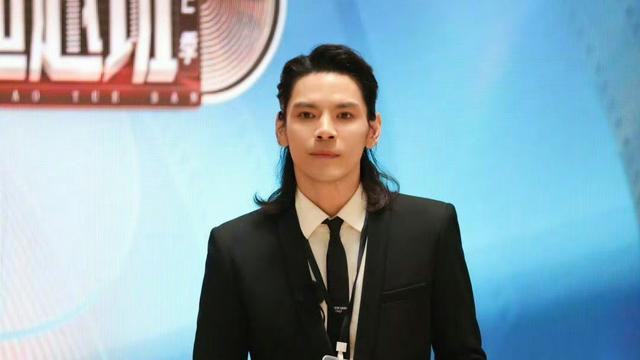 向佐又发飙了！弟弟向佑被网友调侃长相丑，向佐愤怒反击