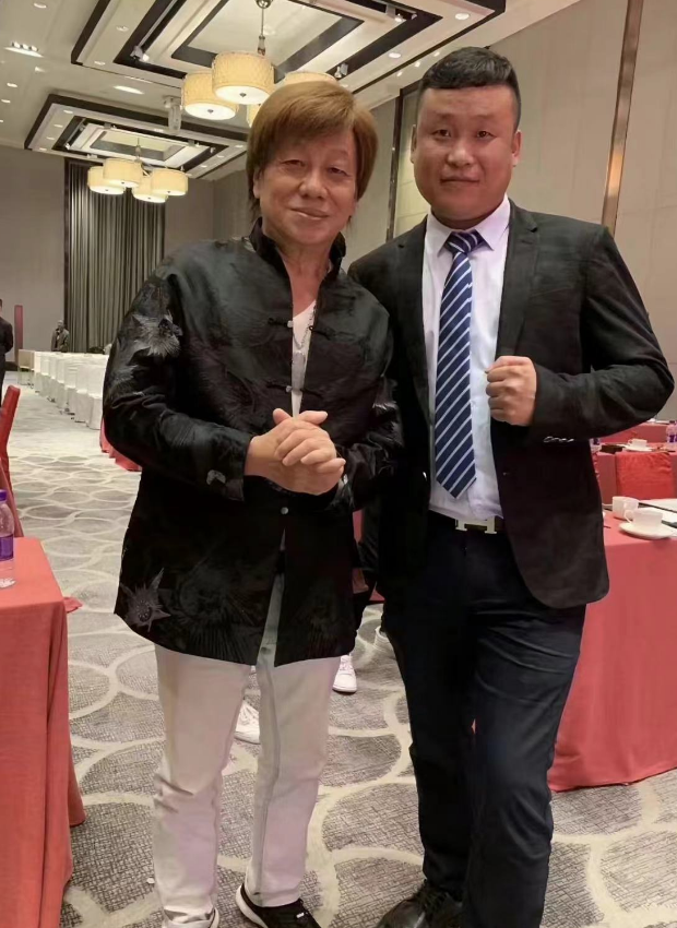 演员九贝勒老婆抑郁症去世，年仅33岁，轻生前留有遗言，长得漂亮