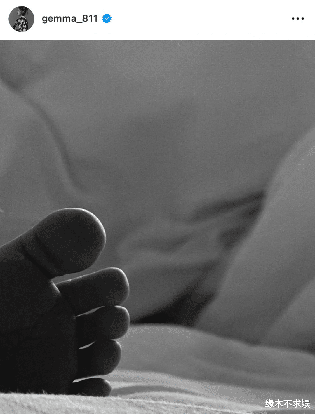 36岁“鬼鬼”吴映洁官宣当妈！孩子小脚丫好可爱，孩子生父惹猜想