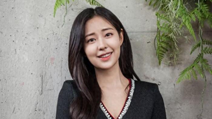 首尔大学毕业成为女星，她是正在崛起的演艺新人，出道之前已出名
