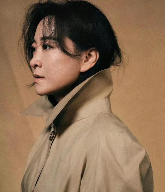 贾玲最新露面目测至少复胖20斤,马甲线没有了,笑容和活力回来了