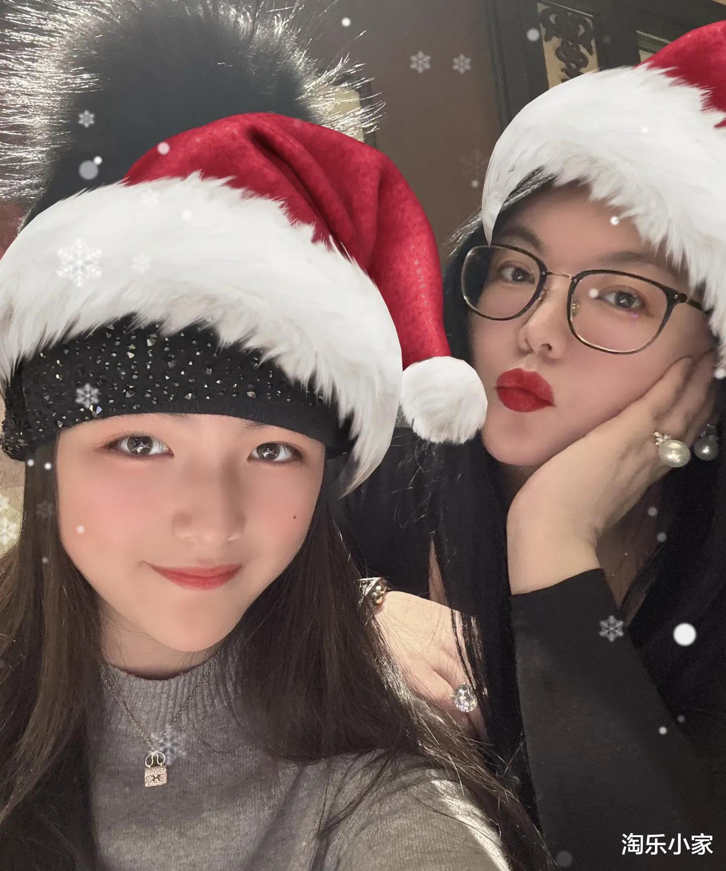 李湘家过圣诞！王诗龄被刘亦菲搂着合影，王岳伦陪同母女俩吃大餐