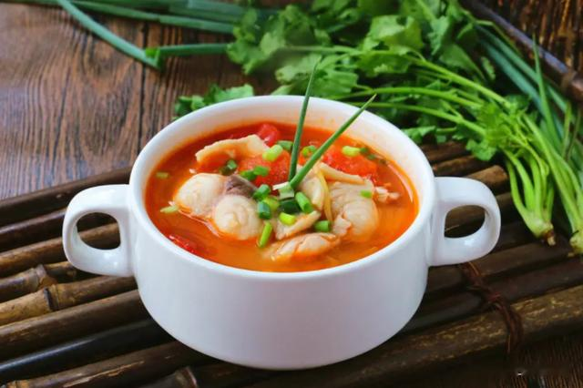 “人未老腿已衰”，建议常吃这5道菜，防止膝盖老化，腿脚更有劲