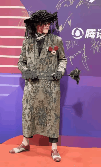 北京这晚，被“发胖”李沁惊艳，整个面相变了，网友：生孩子了吧