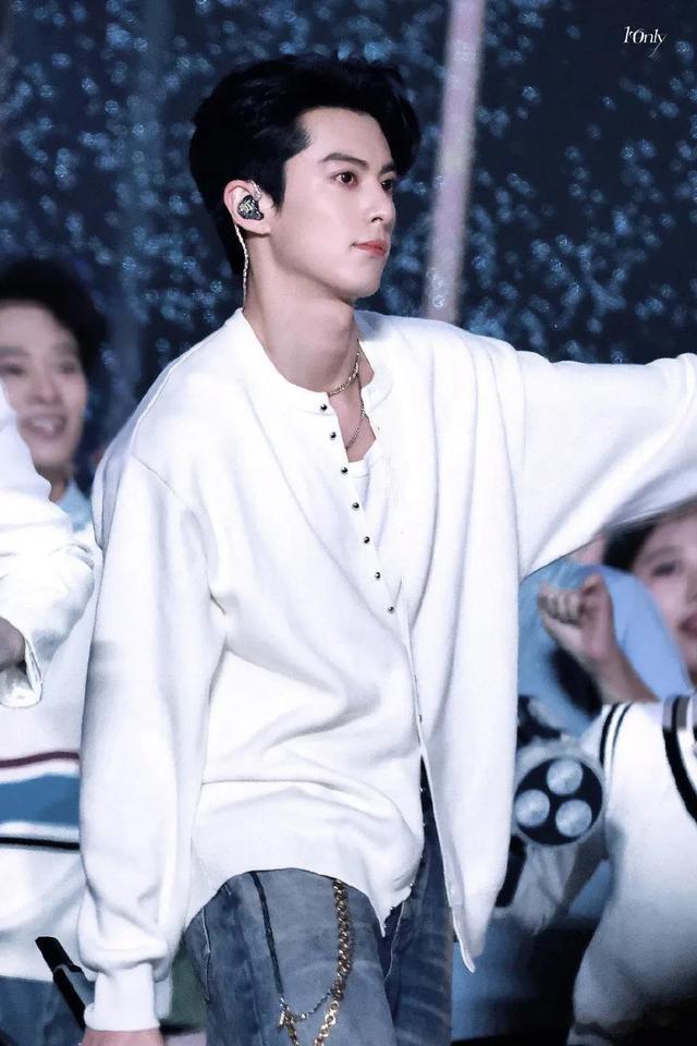 跨年晚会一夜，最帅男艺人洗牌，酷盖登顶，于适第9嘉伦第8李现6