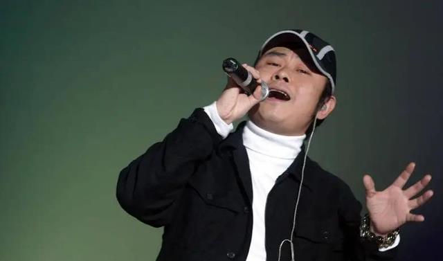 这一次,将2600万演唱会收入全部捐出的刀郎,已经走上另一条大道