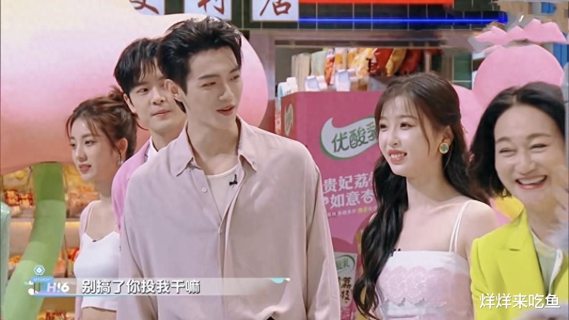 同样是剧宣,许凯对虞书欣谭松韵的态度,发现了两人的亲疏远近