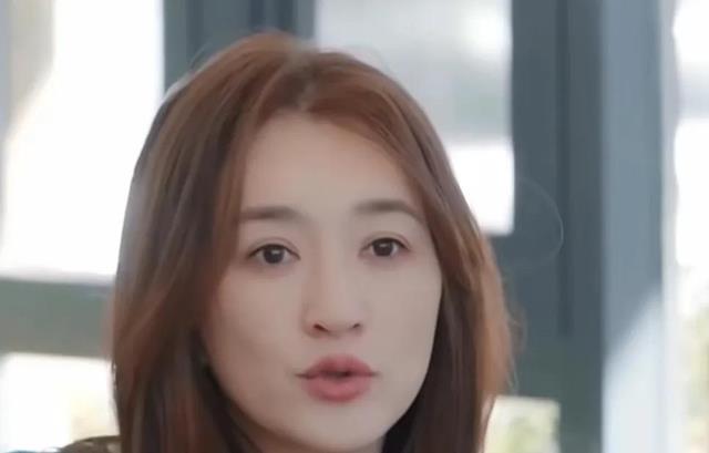 8个人点一条鱼?刘晓庆说没吃饱,李小冉一句“鱼够了”否定加菜