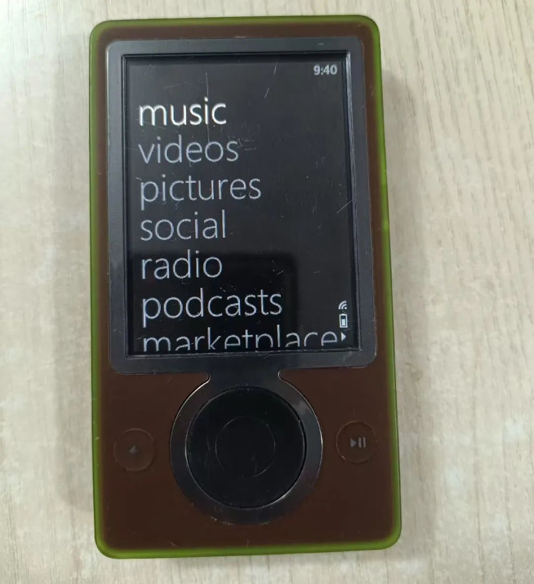 100多元的微软Zune播放器,内置30G机械硬盘,还能看电影