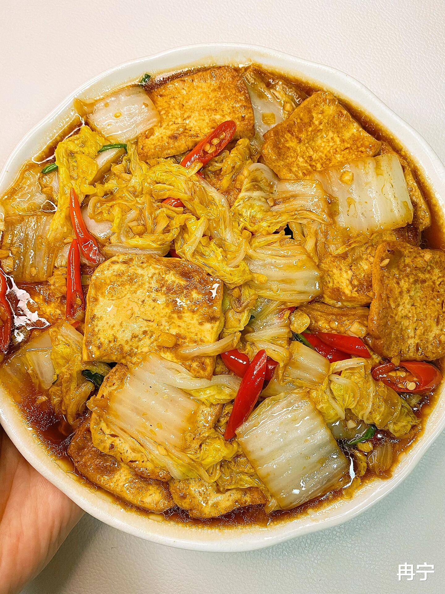 白菜炖豆腐：家常美味的温馨记忆