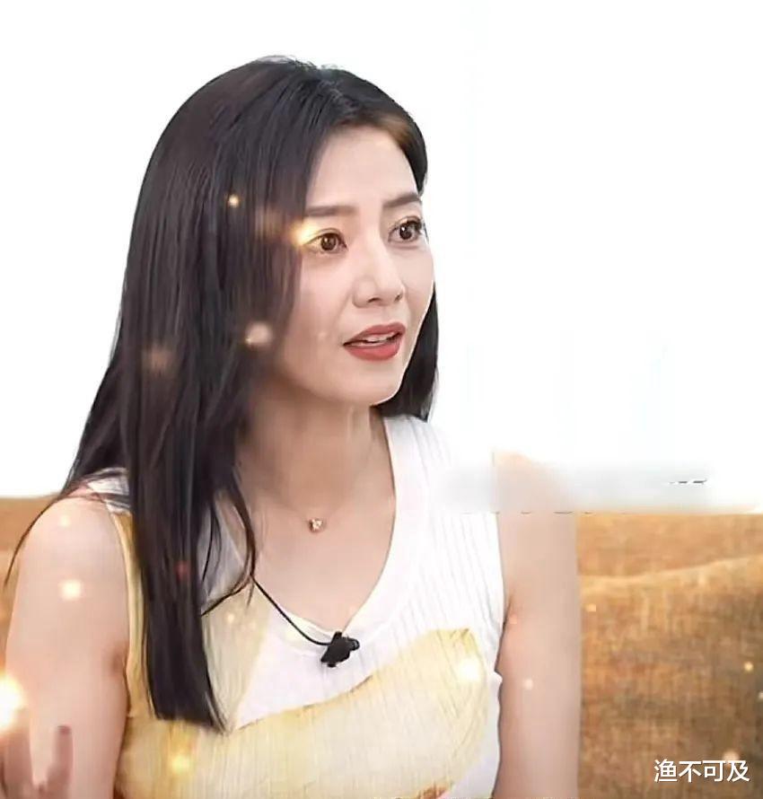 44岁高圆圆参加活动，看了她的近照，才明白自然脸科技脸的区别