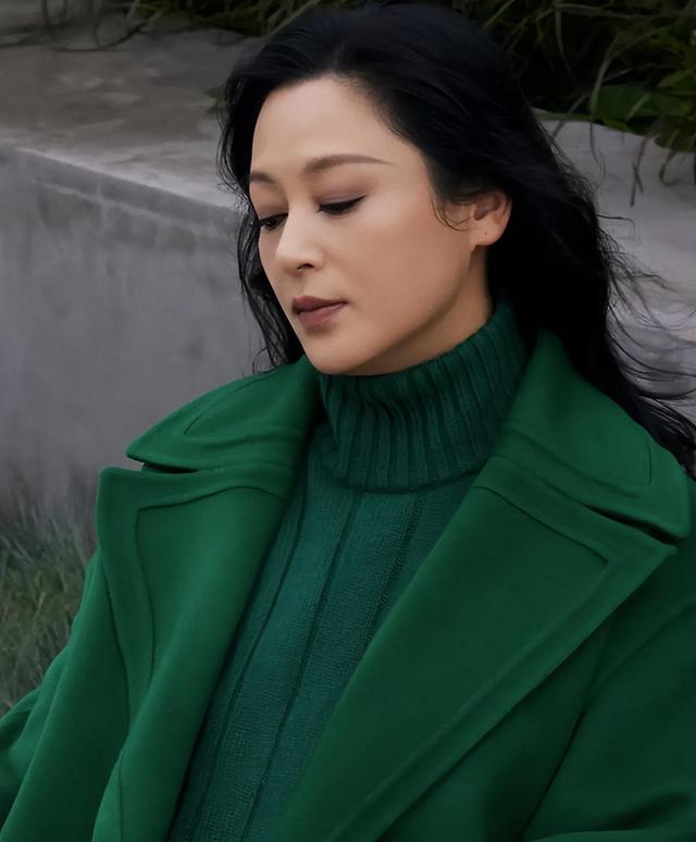 \大陆第一美人\陈红,让两大名导拜倒在石榴裙下,55岁活的像25岁