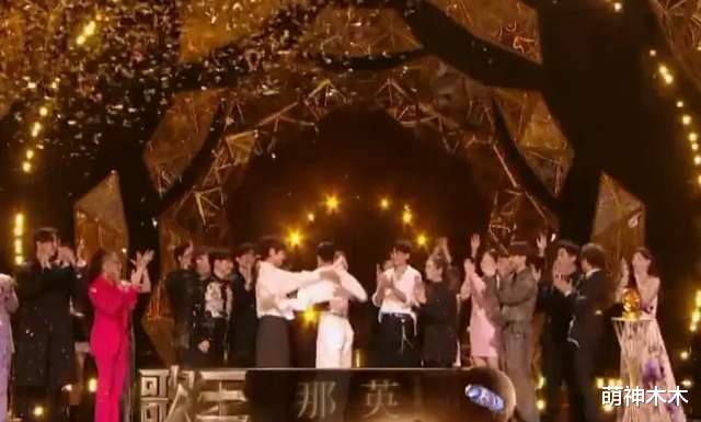 |那英拿下歌王瞬间，众人表情耐人寻味，业内评其历届唱功最弱歌王