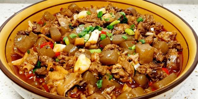 一补血,二润肺,三减肥,四通便,女人使劲吃这菜,气色好显年轻