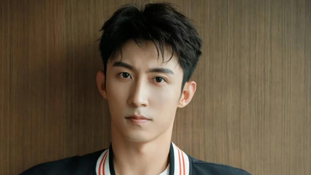 没分手！黄景瑜聊天记录曝光，使用情侣头像，曾被传和热巴已结婚